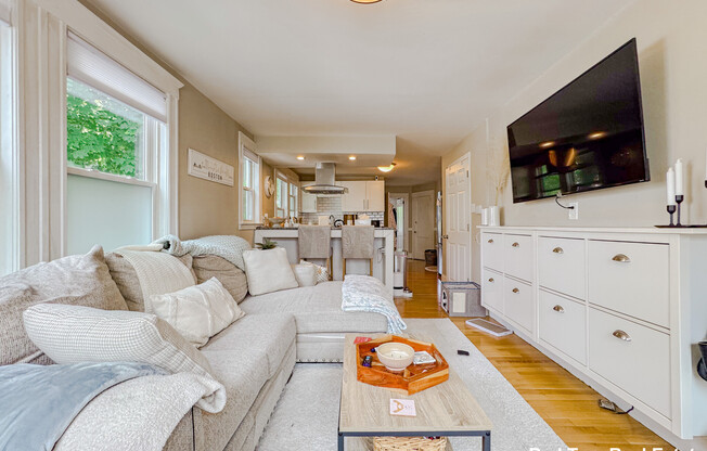 21 TOWN HL ST