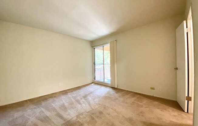 Carpeted Living Area at Diablo Pointe, California, 94596