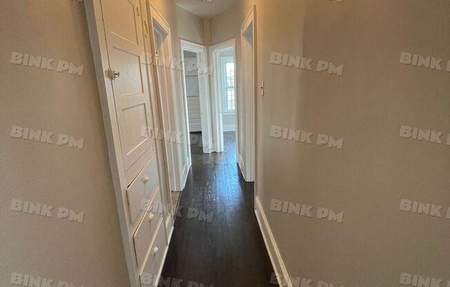 3 beds, 1 bath, $900