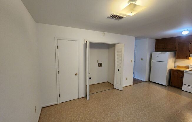 2 beds, 1.5 baths, $1,095