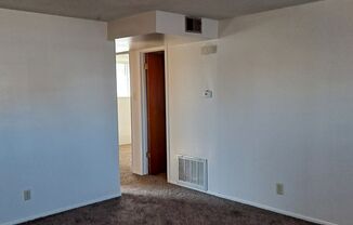 2 beds, 1 bath, 900 sqft, $875, Unit 4