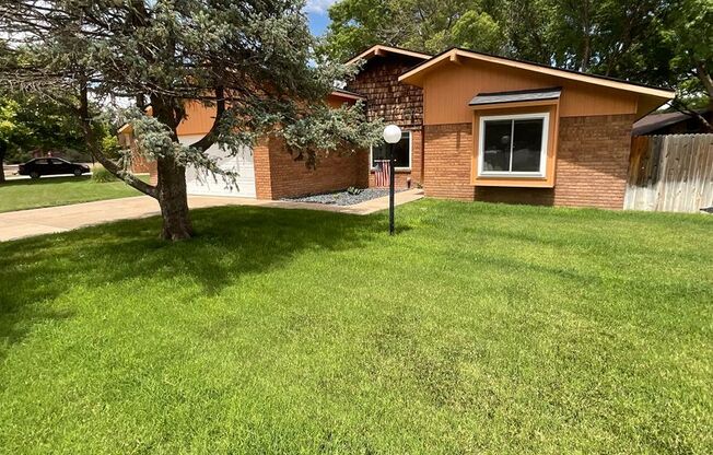 Spacious 2 bedroom home in the Mesa school district!