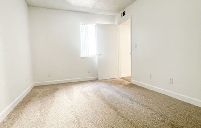 2 beds, 1 bath, 900 sqft, $1,570, Unit 1804-201