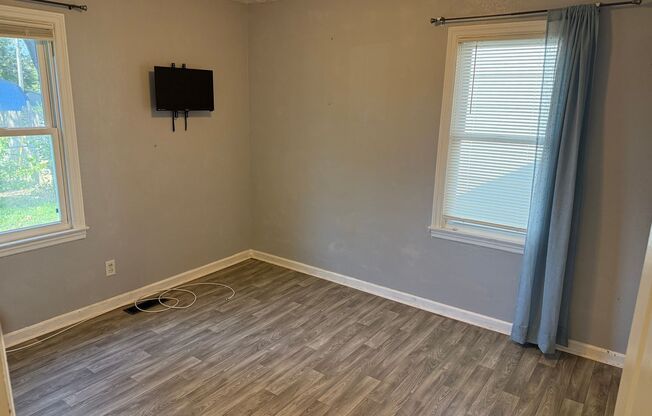 2 beds, 1 bath, $1,200