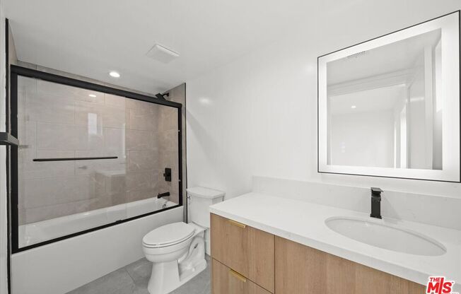 4922 S CENTINELA AVE