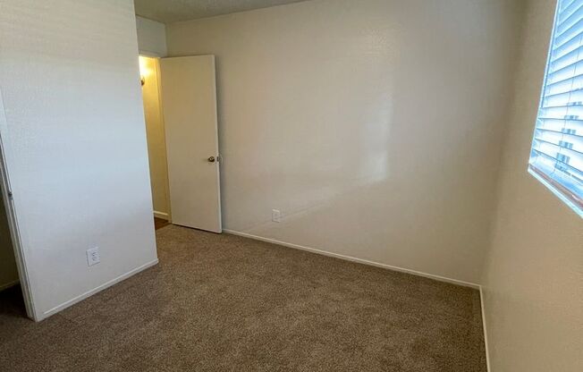 2 beds, 1 bath, 993 sqft, $1,595, Unit 13-18