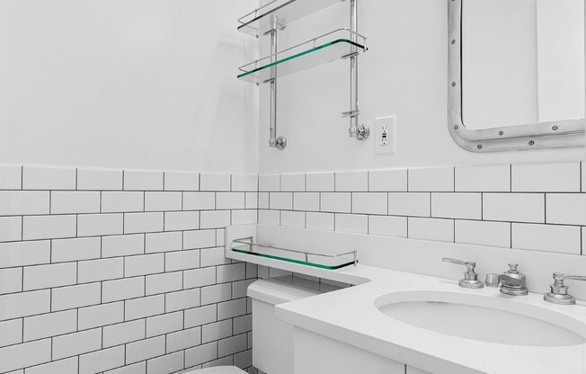 2 beds, 2 baths, $6,300, Unit 25D