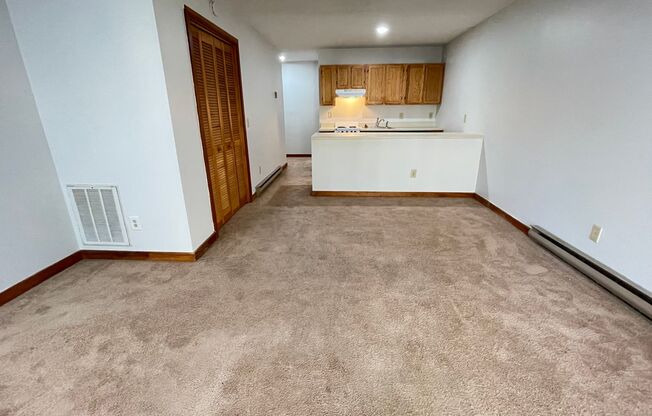Newly refreshed efficiency apartment in Weatherhill, includes utilities*!