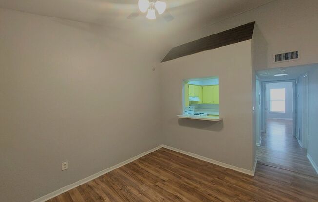 1 bed, 1 bath, 900 sqft, $1,050, Unit D5