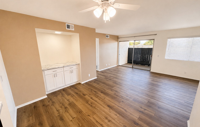 2 beds, 2 baths, 993 sqft, $2,485, Unit 13