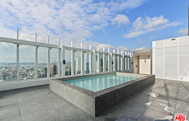4 beds, 4.5 baths, 3,652 sqft, $25,000, Unit PH 1