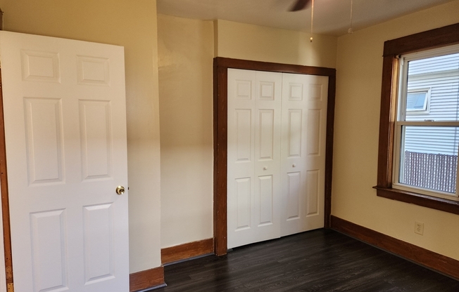 3 beds, 1 bath, 1,300 sqft, $1,900, Unit 1