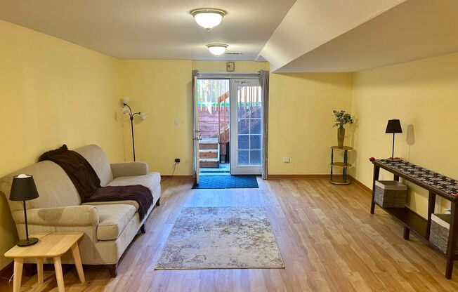 Spacious Garden-level Condo with Kitchenette in North Boulder