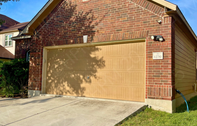 1239 Lake Point