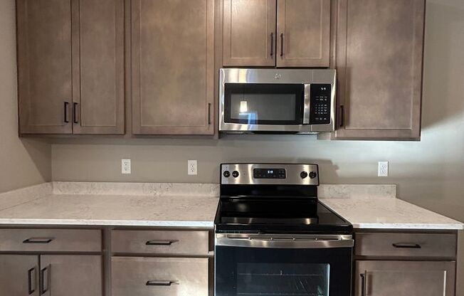 Newly Built 3-bed and 3-bath Townhome: 178th and Giles