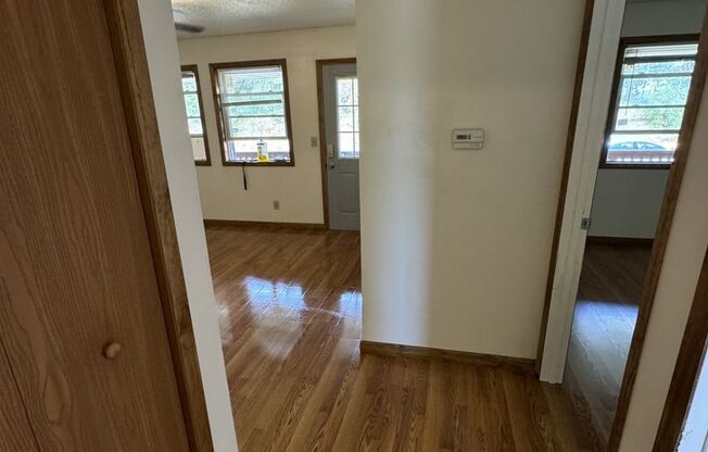 2 beds, 1 bath, $995