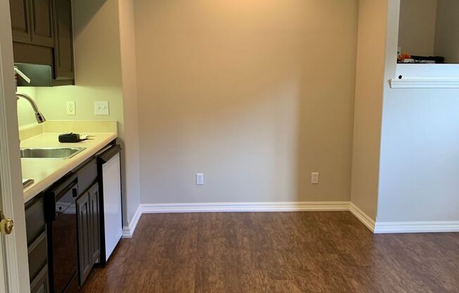 1 bed, 1 bath, 600 sqft, $825, Unit 56B