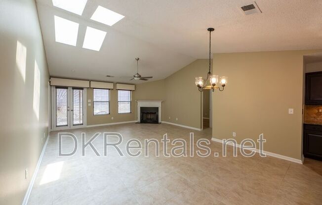 3100 PEBBLE CRK LN