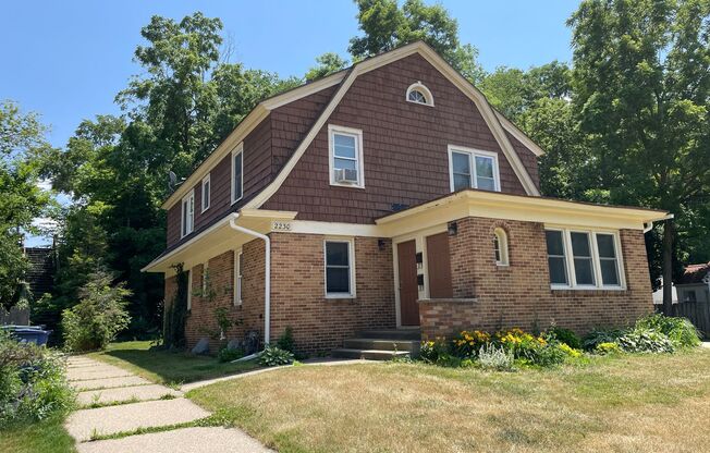 2230 Riverside Dr NE