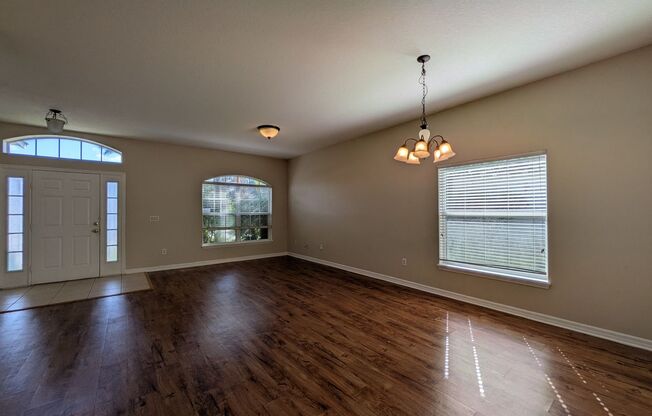 3 Bedroom, 2 Bathroom Home in Sanford!