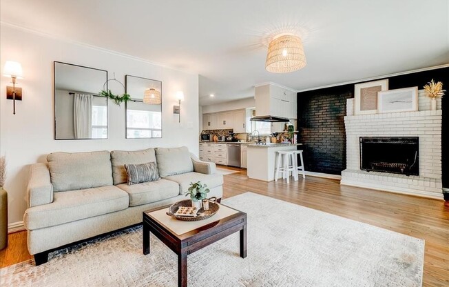 934 SYLVANIA DR