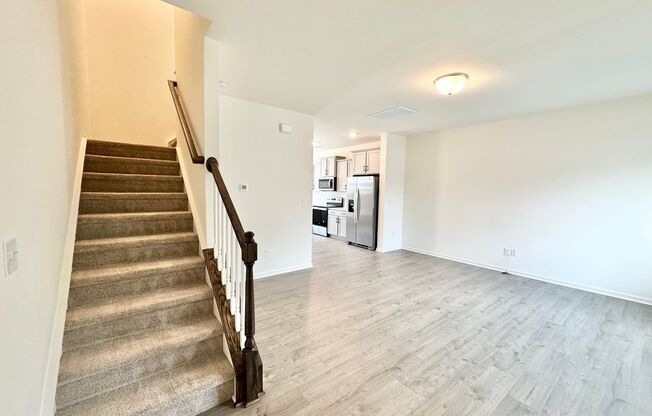 BEAUTIFUL 3BD/2.5BTH Townhome - MALLARD CREEK - Move In Ready