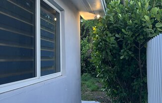 4220 SW 21 ST
