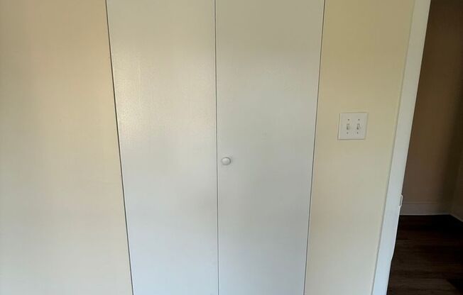 1 bed, 1 bath, 572 sqft, $1,510, Unit Old King Edward 21