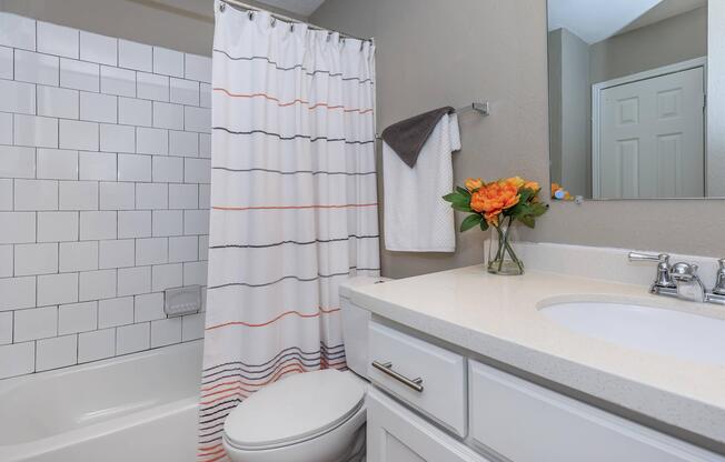 2 beds, 1 bath, 851 sqft, $999