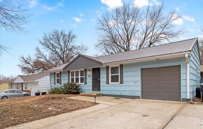 Beautiful 3-Bedroom Home with Large Detached Workshop!