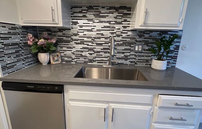 2 beds, 1 bath, 1,100 sqft, $2,575, Unit 241-41