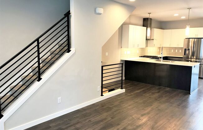 CONTEMPORARY WEDGWOOD 3 BED, 3 BATH TOWNHOME W/ 10' CEILINGS ON MAIN FLOOR AVAILABLE AUGUST!