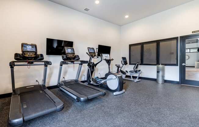 24-Hour Fitness Studio with Cardio & Free Weights at Manor Way, Everett, Washington