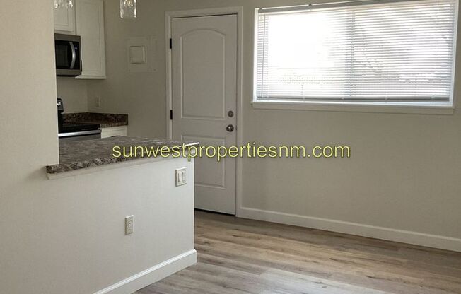 Dustin Ave. N. 2400 - Sunset House