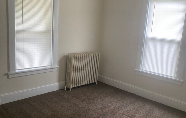 3 beds, 1 bath, 1,000 sqft, $1,625, Unit B
