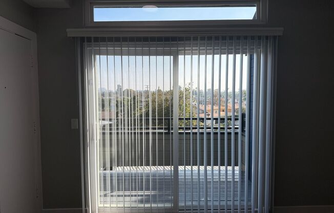 2 beds, 1 bath, 821 sqft, $2,780, Unit C036