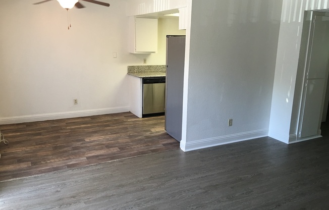 2 beds, 1 bath, 860 sqft, $1,600, Unit 2416-23