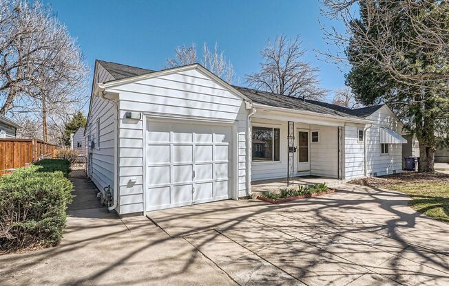 Beautiful 3-Bedroom Home in Denver – Available in August