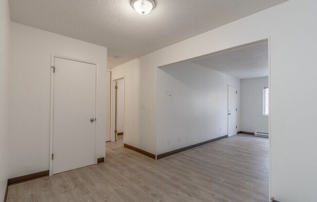 2 beds, 1 bath, 728 sqft, $1,400, Unit 825-29