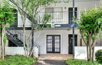 The Bluffs on Finley St.- Near Downtown/Campus Area!