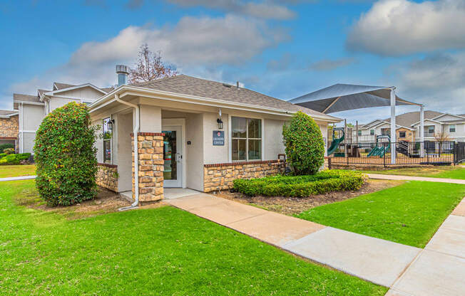 Dominium_Rosemont at Mayfield Villas_Exterior Laundry Room