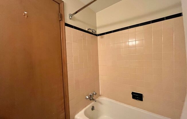 Studio, 1 bath, 325 sqft, $840