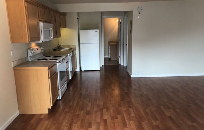 1 bed, 1 bath, $825, Unit 3