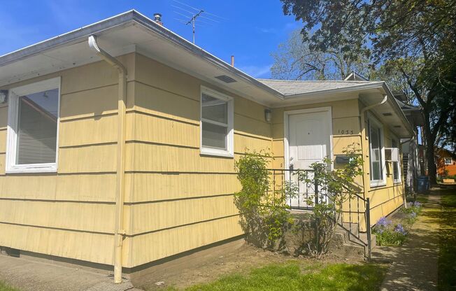 1031-1033 Saginaw St S Salem, OR 97302