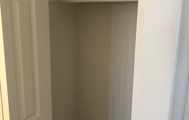 2 beds, 1 bath, 950 sqft, $1,225, Unit 208