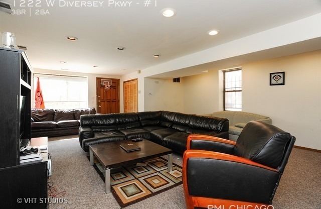 1222 W Diversey Pkwy