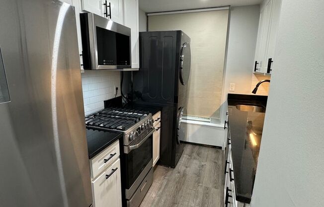 Studio, 1 bath, 425 sqft, $1,795