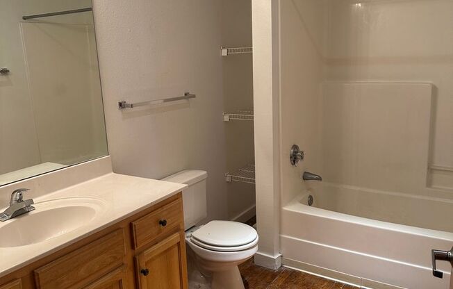 1 bed, 1 bath, 940 sqft, $1,250, Unit 301