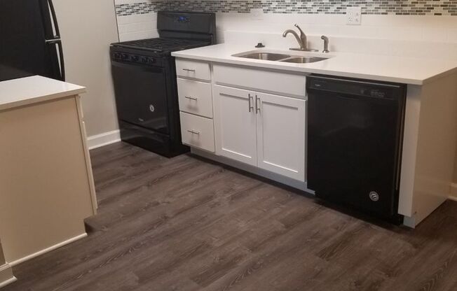 2 beds, 1 bath, 850 sqft, $1,750, Unit 940-317