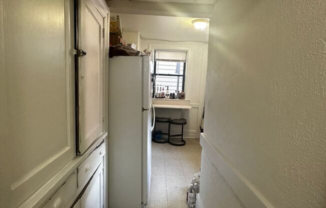 2 beds, 1 bath, 550 sqft, $1,600, Unit #4